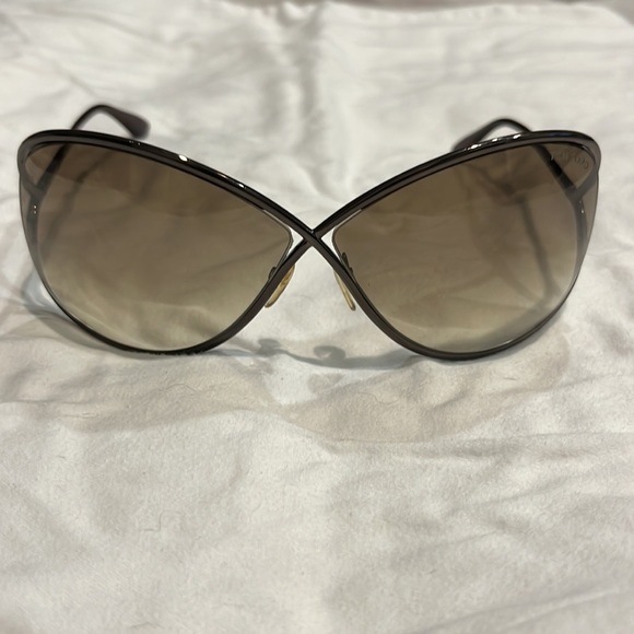 Tom Ford Shiny dark bronze sunglasses. In great condition. - Picture 2 of 13